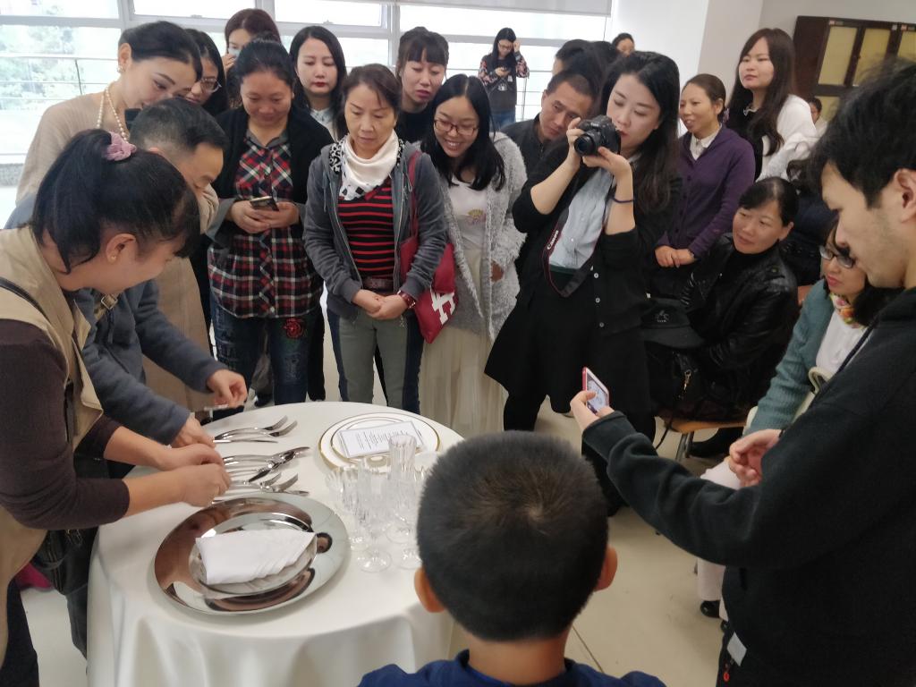 讲座现场气氛活跃