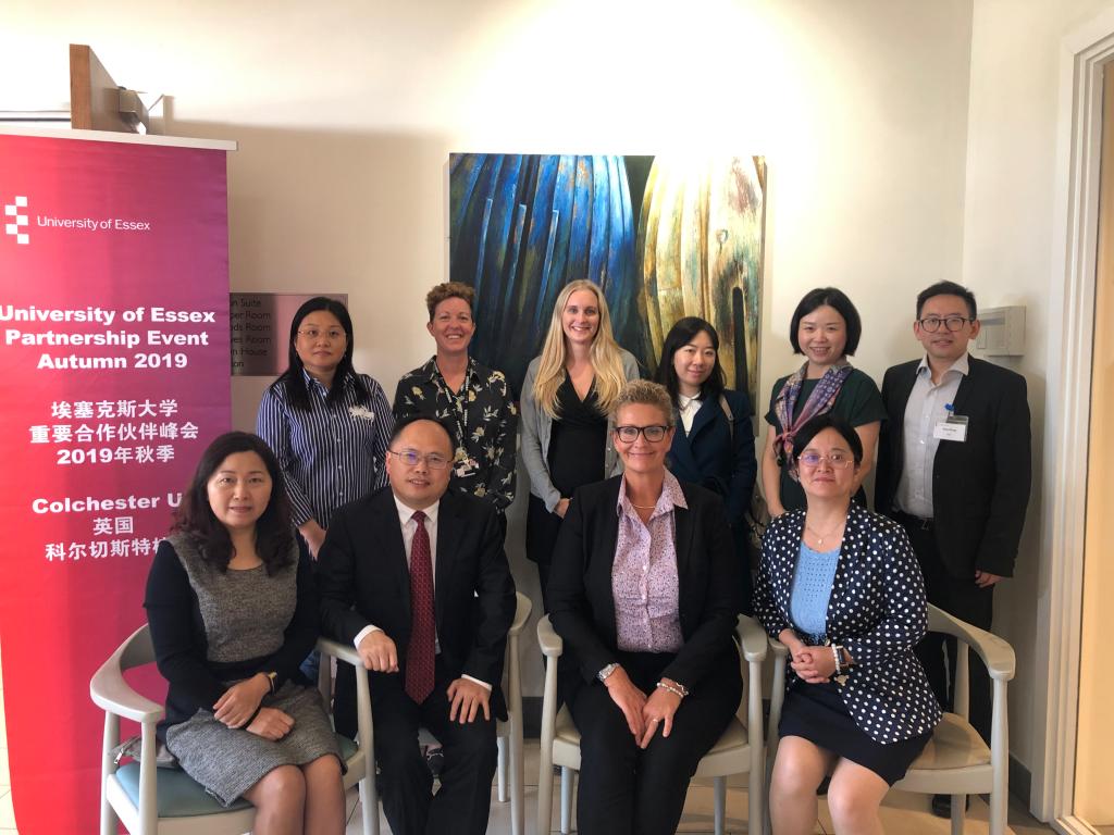 埃塞克斯大学副董事长Vanessa Potter欢迎严功军处长一行