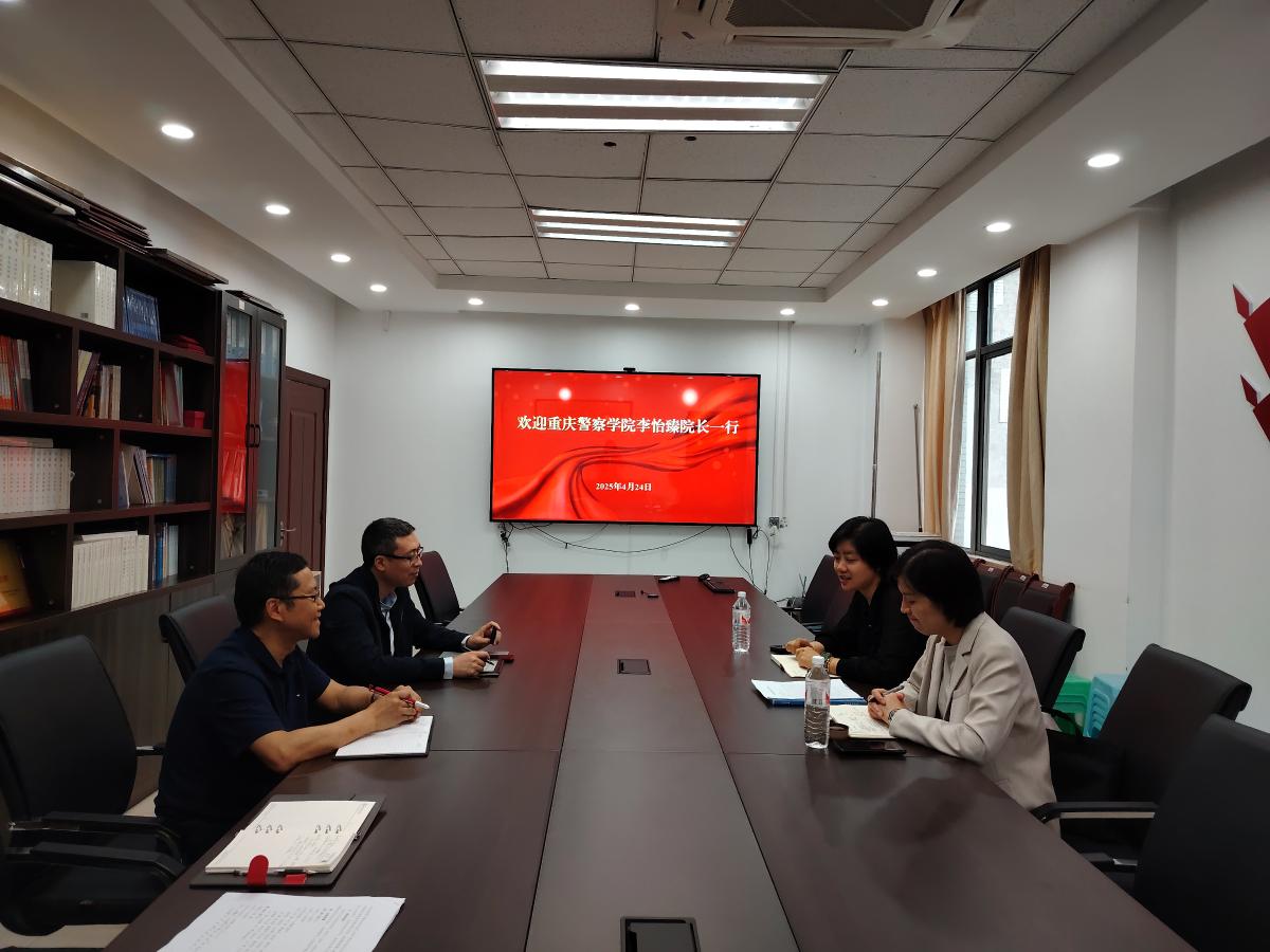 座谈会现场 (1).jpg